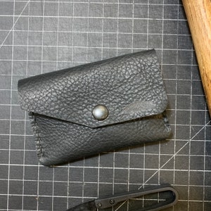 Cartera a presión de cuero All Black Bison