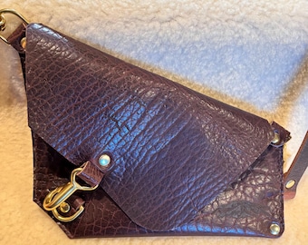 Bolso de hombro asimétrico de piel de bisonte encogido color chocolate