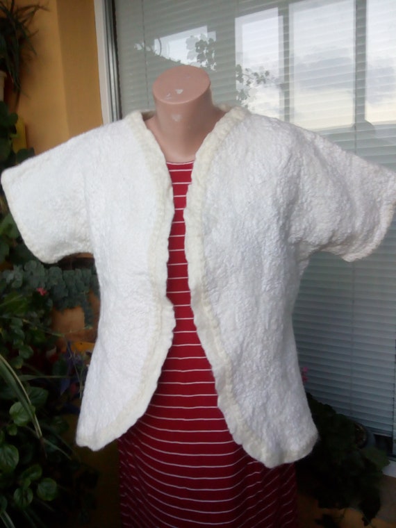 Veste en lainage rouge feutrée, manteau de feutre rouge pour femme, cadeau de la Saint Valentin, les vêtements feutrés, veste en laine mérinos, veste Veste en lainage rouge feutrée, manteau de feutre rouge pour femme, cadeau de la Saint Valentin, les vêtements feutrés, veste en laine mérinos, veste