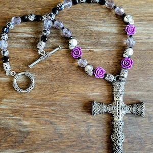 Metal cross necklace