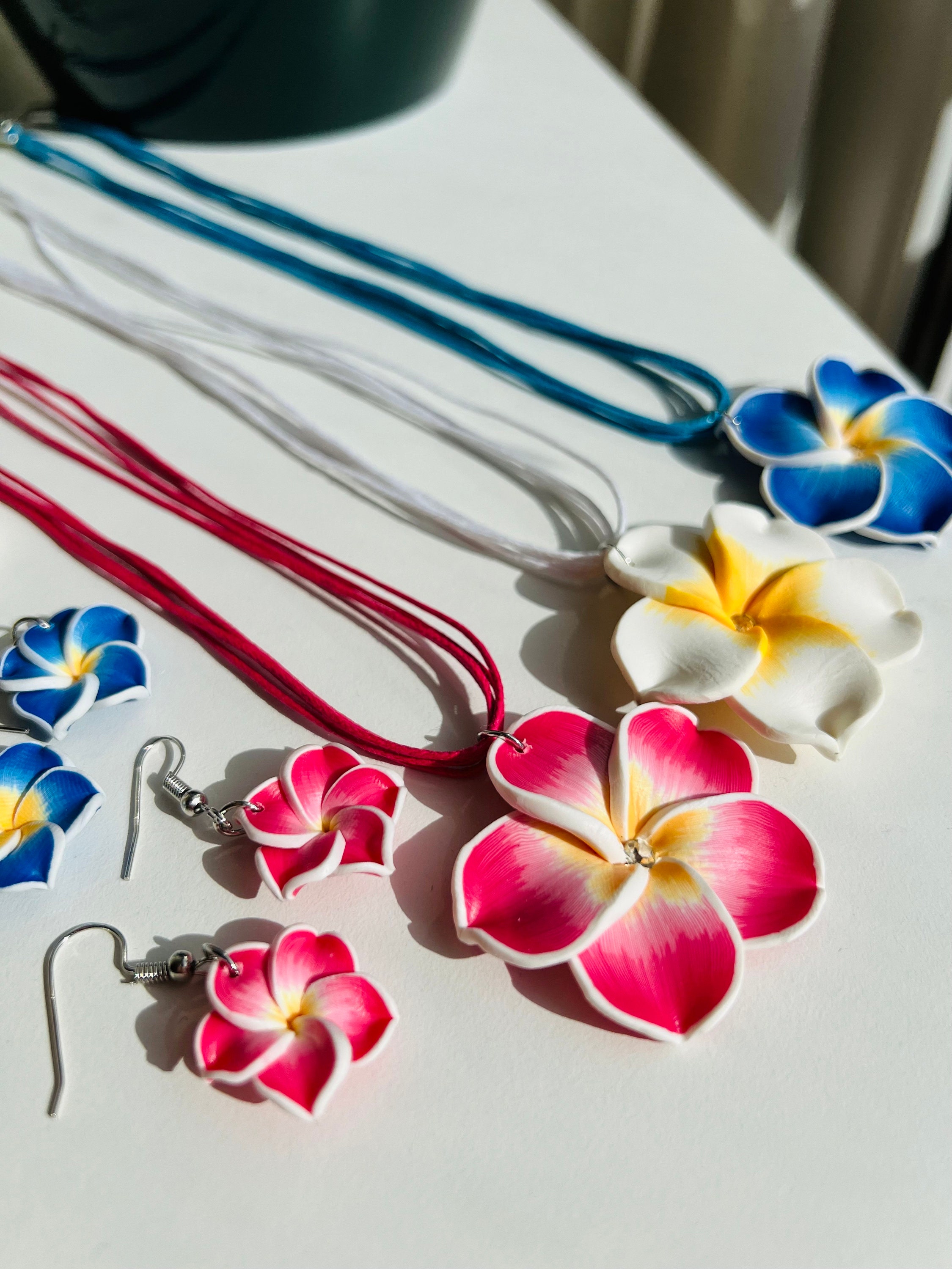 AWCIGG Set Accessoires Hawaïens - 2 Colliers, 2 Bandeaux, 4 Bracelets Fleurs Pour Fête Luau, Plage