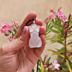 CRYSTAL FEMININE GODDESS Body Pendant Necklace Female Goddess Carving Rose Quartz Model Charm Healing Chakra Love CLEAR QUARTZ