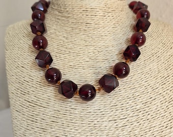 Vintage ketting met kersenbakeliet kralen: art-deco choker