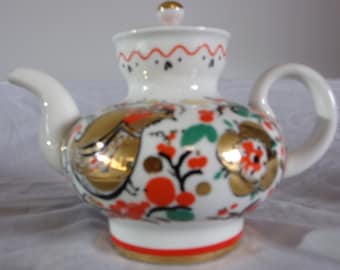 Larisa Grigorieva voor Lomonosov, een Sovjet-Russische theepot met hanen, circa 1960