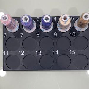 Kleurrijke opberger met 15 draden | Set simthread en bouillon | Lichtgewicht 1-5/8&quot; houders