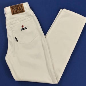 Uniform type A W29 L32 size 43 white hot boyfriend mom jeans for women used T1297