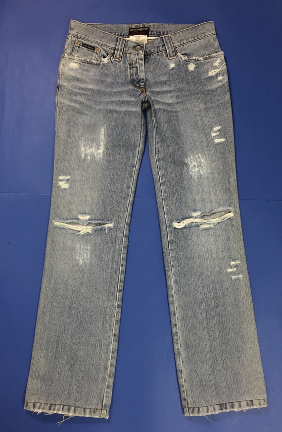 Donna straight fit jeans dolce rosa nel look usato