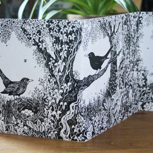 "Konzertina Grußkarte ""Eulen und Amsel""."