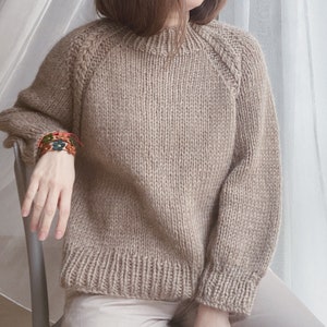 Stickmönster för grov kabelstickad raglanpullover med överdimension: Spicula-tröja (engelsk PDF-nedladdning)