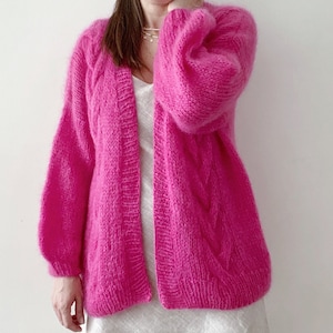 Modello per cardigan in mohair spesso Lagoon: maglia a trecce facile (download PDF)