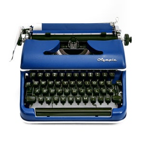 Blue Typewriter Olympia SM2, Working Typewriter, Manual Typewriter Blue, Serviced Typewriter, Gift for Writer, 50s Typewriter Retro