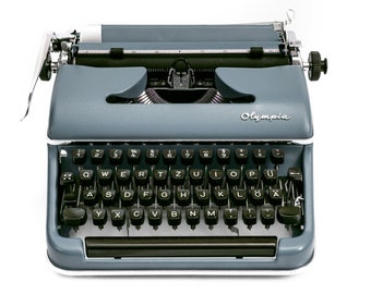 Schreibmaschine Olympia SM2, Vintage Schreibmaschine QWERTZ, Funktionsfähige Schreibmaschine Blaugrau, Schreibmaschine Grau Blau, Deutsch