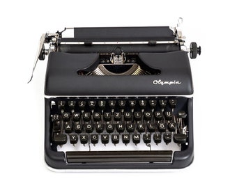 Schwarze Schreibmaschine Olympia SM2, Vintage Schreibmaschine QWERTZ, Deutsche Schreibmaschine Retro, Funktionsfähige Schreibmaschine 50er