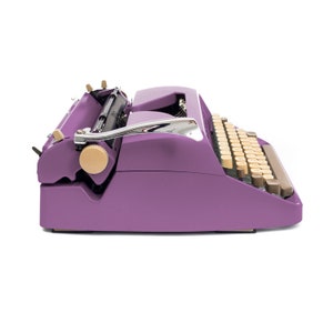 Purple Typewriter Working, Vintage Typewriter Triumph Gabriele 1, Manual Typewriter Violet, Gift for Writer, Serviced Typewriter Restored image 7