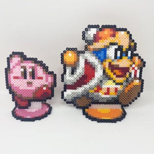 Sprites de cuentas Kirby y Dedede Perler