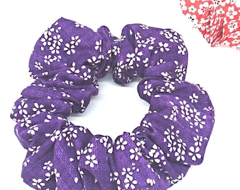 SCRUNCHIE | Japanese fabric, Purple, Sakura flower, 桜, kawaii, Kimono hair accessory, gift for kimono lover, Mothers day, teens gift, 謹賀新年