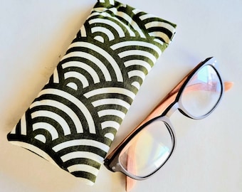 Japanese Fabric Glasses Sleeve | WAVE seigaiha青海波 - Moss Green, Padded Glasses case, Reading Glasses, Sunglasses, unisex gift, Xmas, 謹賀新年