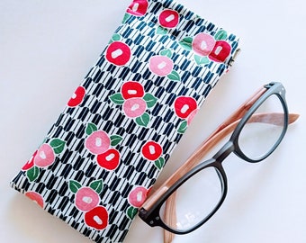 Japanese Fabric Glasses Sleeve | Camellia椿 x Yagasuri矢絣, Padded Glasses case, Reading Glasses, Sunnies, Gift for her, Mothers day gift, 謹賀新年