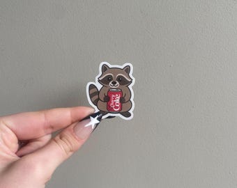 Pegatina de mapache con Coca-Cola de cereza / Pegatina de vinilo de animalito / Calcomanía estética divertida / Refresco / Coca-Cola
