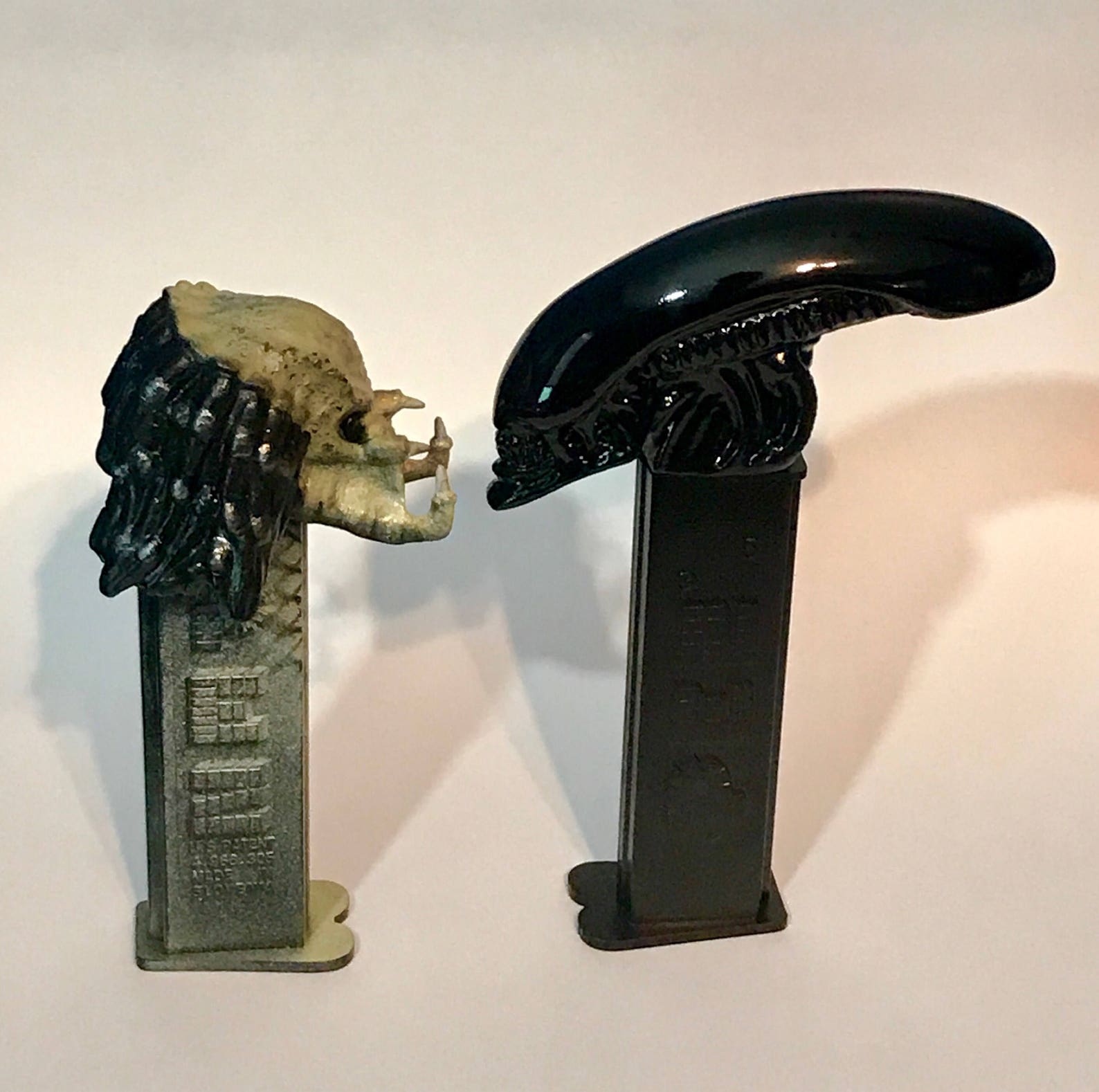 Custom/ functional Alien V. Predator Candy/Pez Dispenser Set Etsy