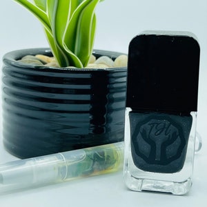 Beauty Nail Polish - Black with holographic sparkles