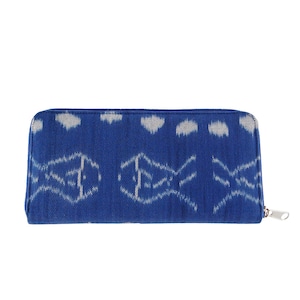 Cartera organizadora con cremallera y diseño de pez tejido a mano en índigo