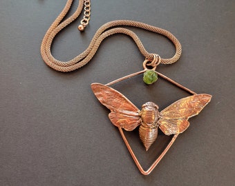 Real Copper Electroformed Cicada Necklace With Raw Peridot, Cicada Jewelry, Real Bug Jewelry, Real Insect Jewelry, Oddities, Curiosities