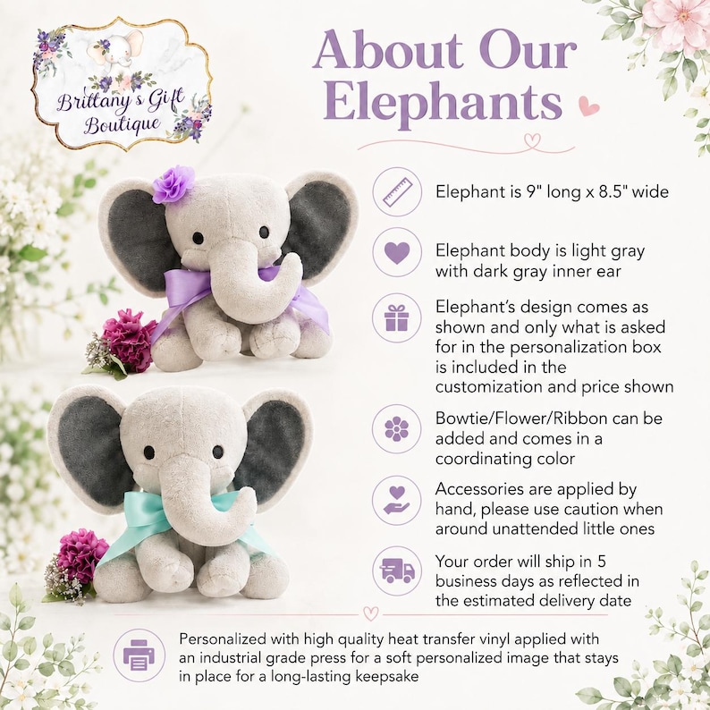 Puede incluir: Dos elefantes de peluche grises con orejas grises oscuras, uno con lazo y flor morados, el otro con lazo turquesa. El texto dice "Acerca de nuestros elefantes". Cada elefante mide 22,86 cm de largo y 21,59 cm de ancho.