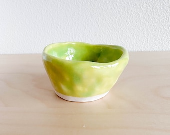 Neon green pinch pot, ceramic clay, handmade pottery, bright color colorful, unique mini decor, tiny cute mini, air plant, ring dish, sauce