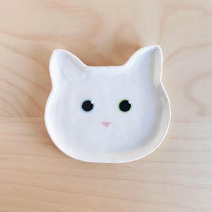 Small jewelry dish, handmade ceramic, white cat, glossy glaze, trinket ring dish, pottery, fun quirky cute, animal home decor, pet lover