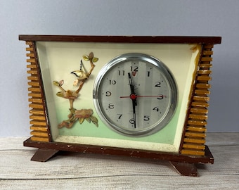 vintage Mid Century Chinese 'Helm' Mechanical Alarm Clock, Sculpté Shell Bird & Blossom, Bon état de fonctionnement