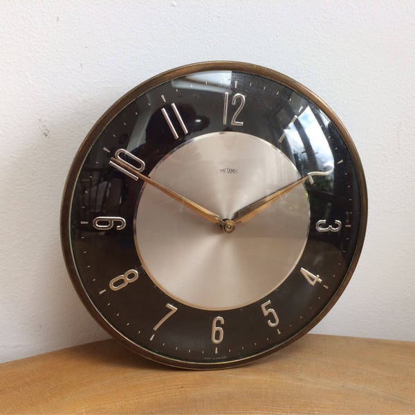 Vintage Mid Century moderniste Metamex murale horloge - verre convexe, liquidation, élégant et stylé