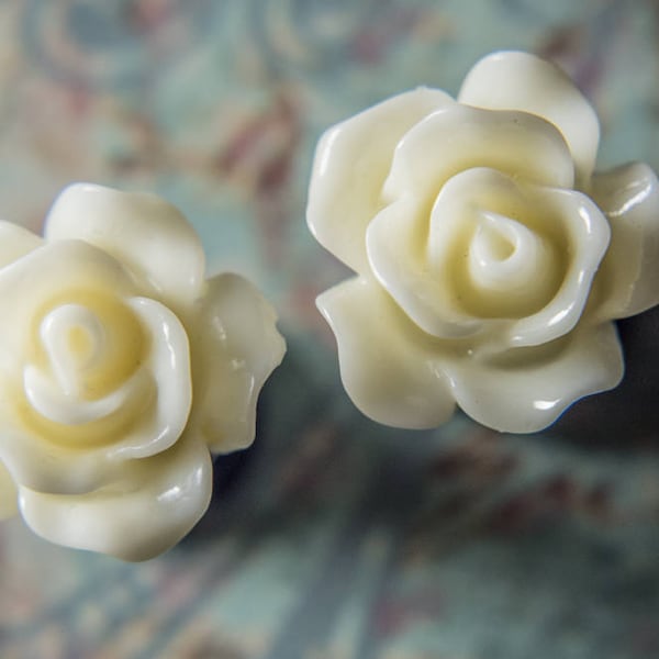 Pretty rose hider plugs  8g - 3mm, 6g - 4mm, 4g - 5mm, 2g - 6mm