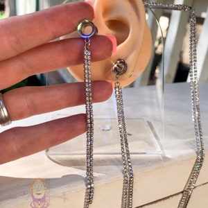 A pair of Beautiful dangle plugs & hair clip, dangle ear tunnels stainless steel double flare ear plugs, 2g (6mm) to 1 inch