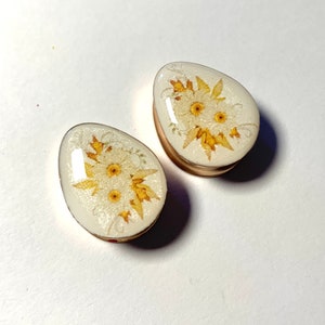 Pretty & unique flower  ear plugs, Multiple sizes 0g - 1"