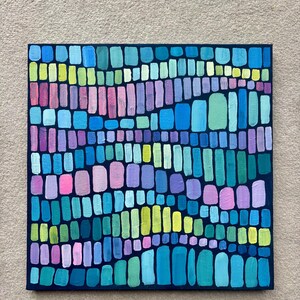 Frequency — Origineel abstract acrylschilderij, 30 x 30 cm, muurdecoratie met felle kleuren, marineblauw canvas afbeelding 2