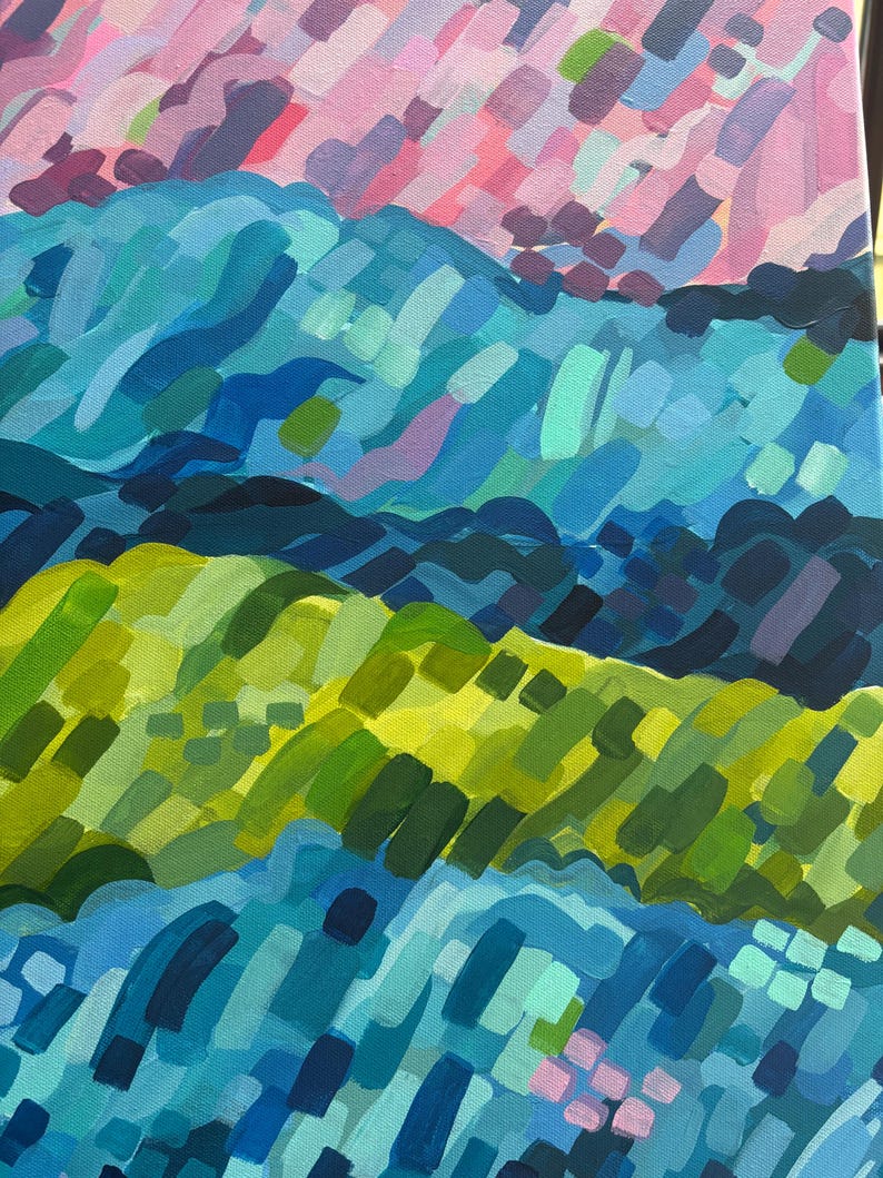 Puede incluir: Pintura abstracta de paisaje con capas de color. La obra presenta pinceladas en tonos de azul, verde, amarillo y rosa, creando una composici&oacute;n texturizada y din&aacute;mica. La pintura evoca una sensaci&oacute;n de naturaleza y aire libre.