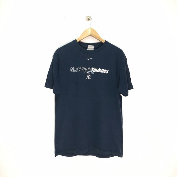 nike centre logo t shirt