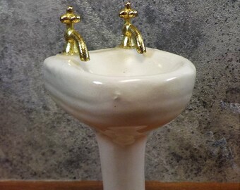 Dollhouse Miniature in twelfth scale or 1:12 scale. Vintage Hello Dolly porcelain sink.  Item #X212.