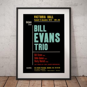 Jazzposter van het Bill Evans Trio – Vintage concertposter uit 1974, perfect als wanddecoratie.