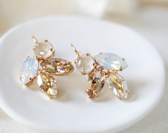 Gold Bridal earrings, Crystal Wedding earrings, Bridal jewelry, White Opal Bridesmaid earrings, Ivory cream earrings, Wedding jewelry