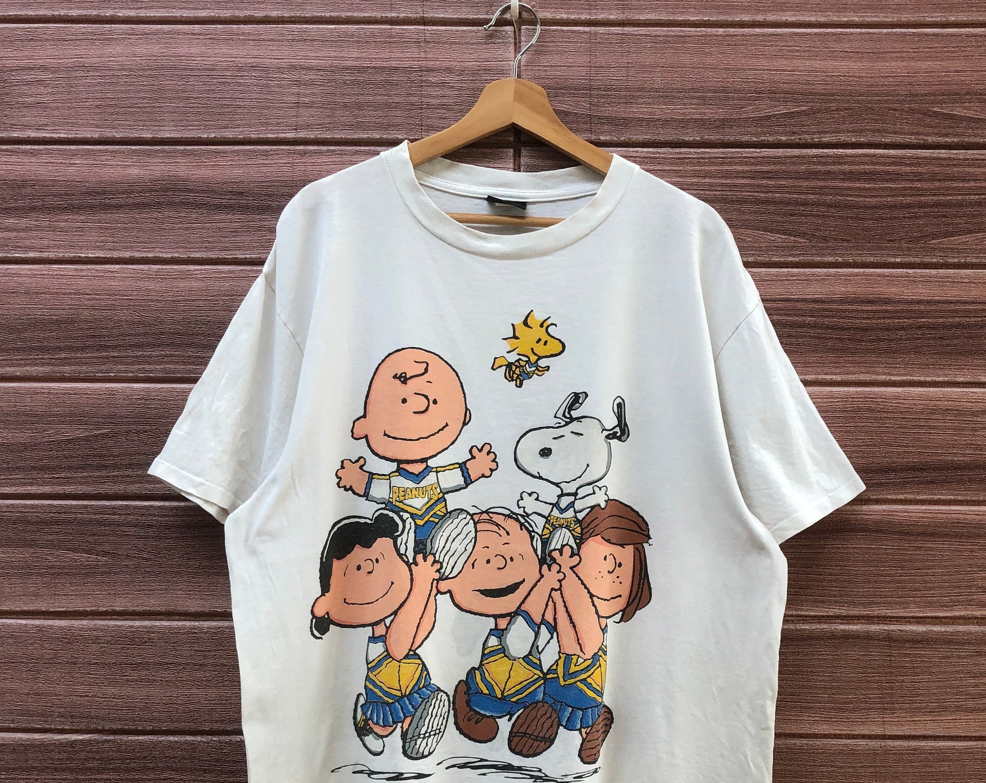 Discover Vintage 90er Jahre Peanuts Zeichen T-Shirt