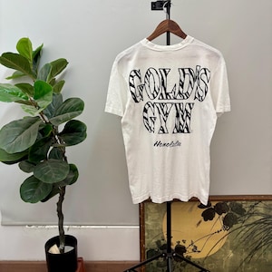 Vintage 90’s Gold’s Gym Honolulu Shirt / Bodybuilders Fitness Culture White Size M
