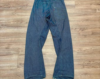 Vintage Levi’s Engineered Loose Cut Jeans Single Pocket Cinch Back / Twisted Seam Denim Size W29 Made In Japan
