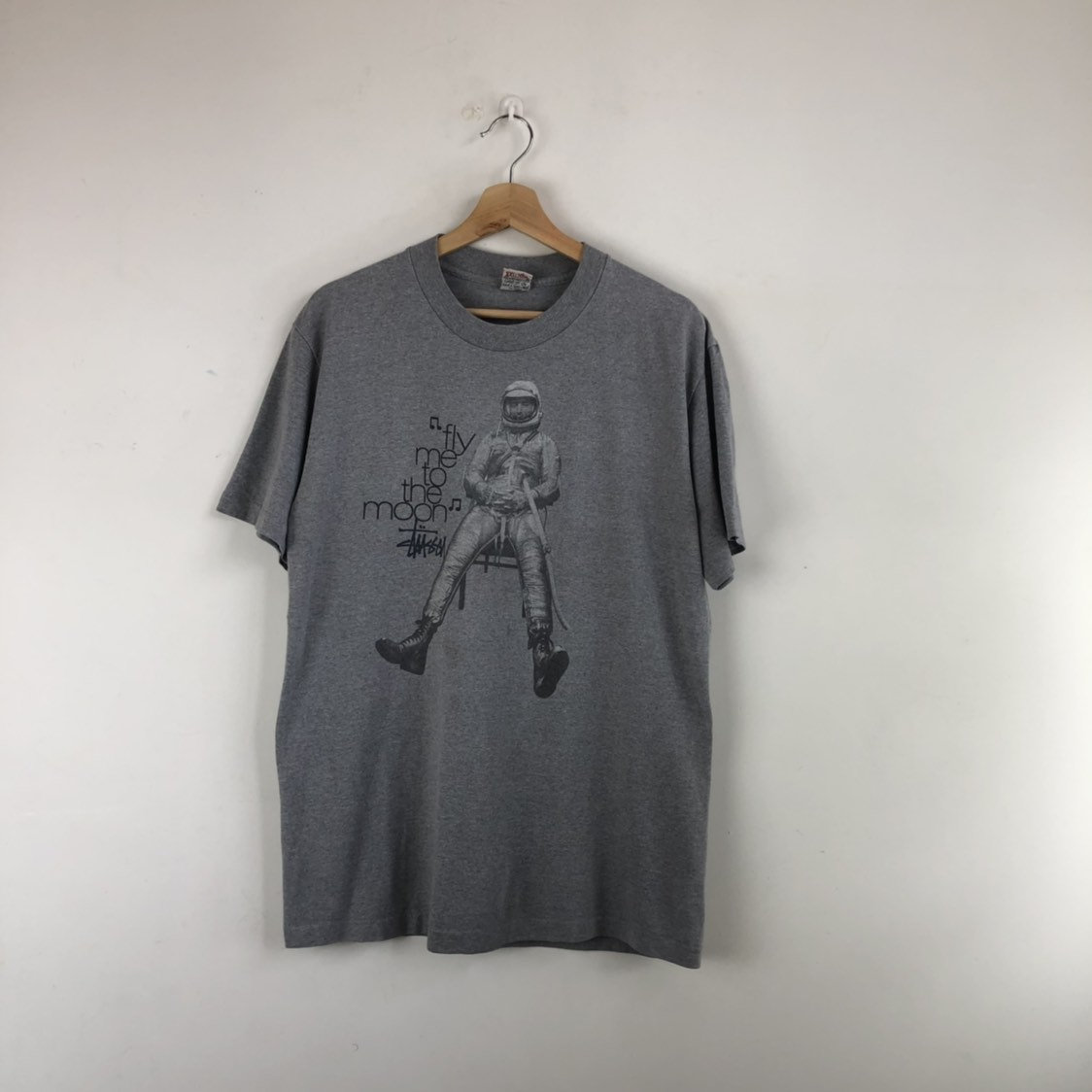 STUSSY 】宇宙飛行士Fly me to the moon Tシャツ M camping.com
