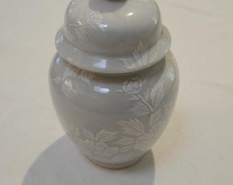 Vintage Kutani Yaki Ginger Jar: Hand-Painted White Flowers, 8"
