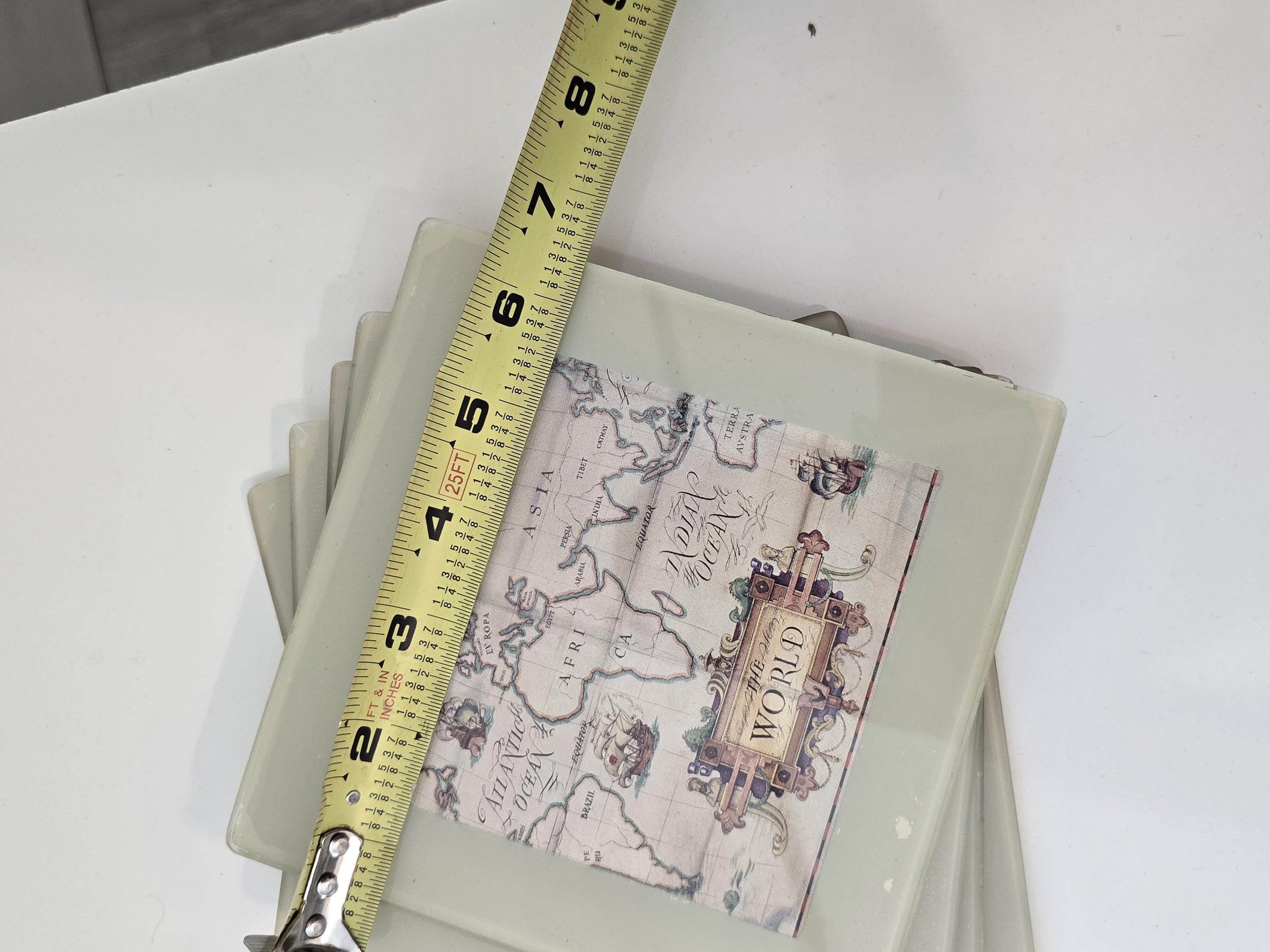 Set Di 4 Sottobicchieri Quadrati Vintage Mappa Del Mondo #3 - 9x9 Cm Con Finitura Lucida