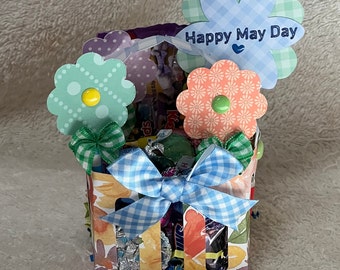 May Day Mini Basket w/candy/Mini May Day Basket/w candy/May Day Favor/May Day  Basket/May Day  Candy\Happy May Day Basket