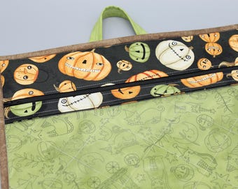Bolsa grande de vinilo para proyectos con asa - Whimsy Pumpkins - Acolchada de 14"