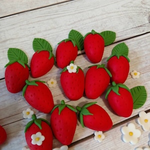 Fondant 3D Strawberry Cupcake Toppers - Fondant Strawberries - Strawberry Party - Fondant Decor - Summer Fondant - Fondant Fruit